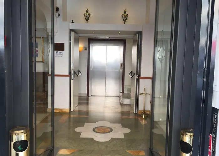 博罗梅奥酒店 3*