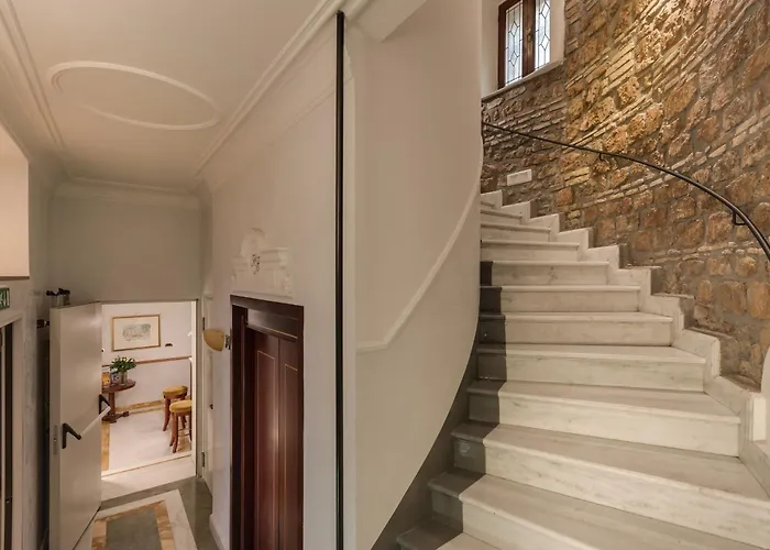 博罗梅奥酒店 3*