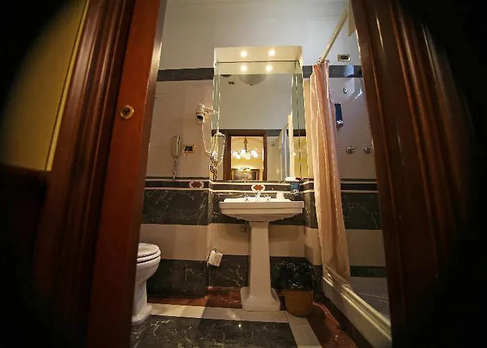 博罗梅奥酒店 3*