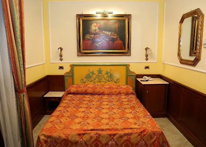 博罗梅奥酒店 3*