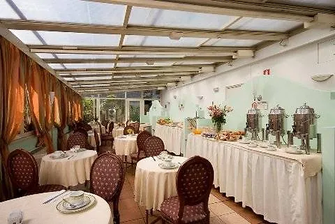 博罗梅奥酒店 3*