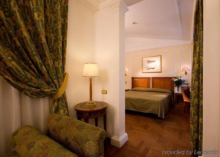 博罗梅奥酒店 3*